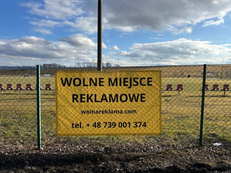 Ogłoszenia na boisku